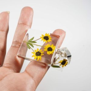 Captured Nature in Resin – Square Sunflower Pendant and Earrings Set