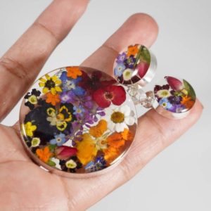 Captured Nature in Resin – Multi-Flower Pendant and Earring Set